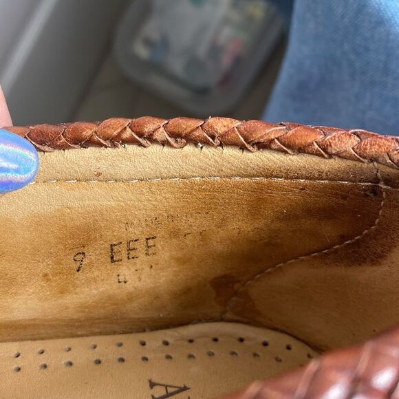 Allen Edmonds tan Monterey Kiltey loafers size 9 EEE